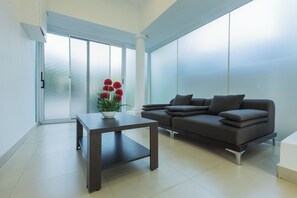 Smart TV, futbolito, videoteca y estéreo 