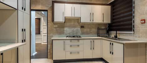 Geladeira, micro-ondas, fogão, cooktop