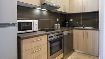 Kühlschrank, Mikrowelle, Ofen, Geschirrspüler