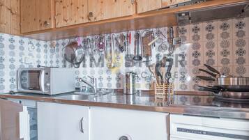 Micro-ondes, four, plaque de cuisson, lave-vaisselle