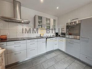 Fridge, oven, stovetop, dishwasher - Très beau chalet individuel de 4 pièces pour 6 personnes. Idéalement situé à proximité du funiculair (St-Luc)