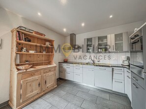 Fridge, oven, stovetop, dishwasher - Très beau chalet individuel de 4 pièces pour 6 personnes. Idéalement situé à proximité du funiculair (St-Luc)