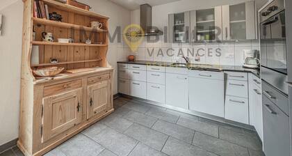 Très beau chalet individuel de 4 pièces pour 6 personnes. Idéalement situé à proximité du funiculair
