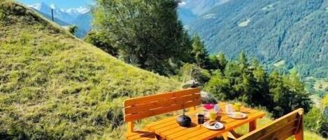 تناول الطعام بالخارج