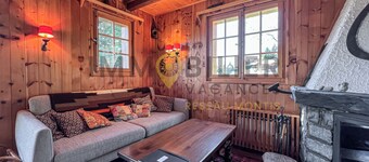 Situé à proximité immédiate des pistes et du funiculaire, chalet authentique et chaleureux avec 3 ch