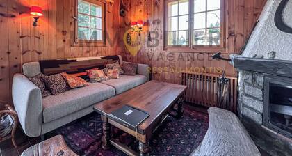 Situé à proximité immédiate des pistes et du funiculaire, chalet authentique et chaleureux avec 3 ch