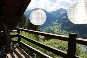 Property grounds - Authentique chalet valaisan en madrier de mélèze sur deux étages pour 7 personnes, récemment rénové. (St-Luc)
