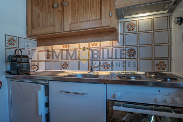 Kühlschrank, Ofen, Herdplatte