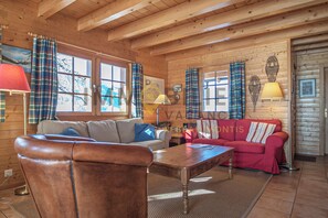 Fernseher, Kamin, DVD-Player