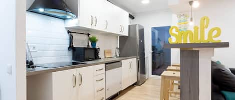 Fridge, microwave, stovetop, dishwasher