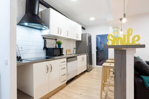 Fridge, microwave, stovetop, dishwasher