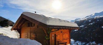 Très beau chalet chaleureux et confortable, meublé et décoré avec beaucoup de goût. Spacieux et lumi