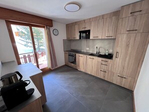 Kühlschrank, Ofen, Herdplatte, Geschirrspüler