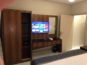 スタジオ | セーフティボックス (室内)、アイロン / アイロン台