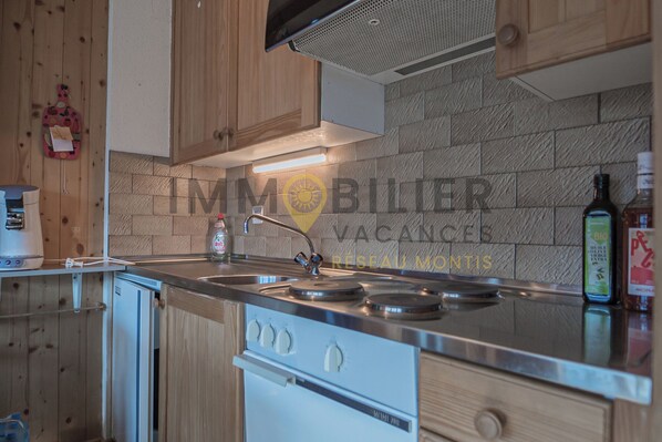 Kühlschrank, Ofen, Herdplatte, Geschirrspüler