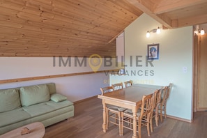 Interior - Spacieux et confortable 2.5 pièces avec mezzanine, rénové. Idéal pour 2 (à 4) personnes. Situé au 3è (Chandolin)