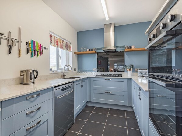 Dishwasher, cookware/dishes/utensils