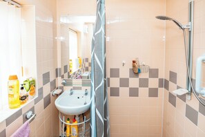 Towels, soap, shampoo, toilet paper