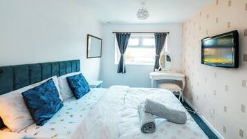 3 bedrooms, iron/ironing board, free WiFi, bed sheets