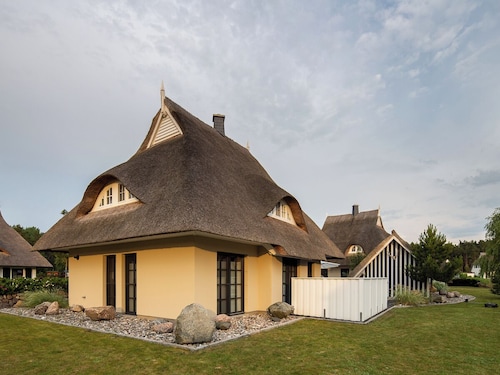 Thatched roof vacation home Heimathafen in Fuhlendorf am Bodden