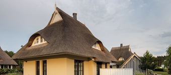 Thatched roof vacation home Heimathafen in Fuhlendorf am Bodden