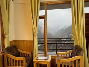 Habitación doble, balcón, vista a la montaña | Wifi gratis 