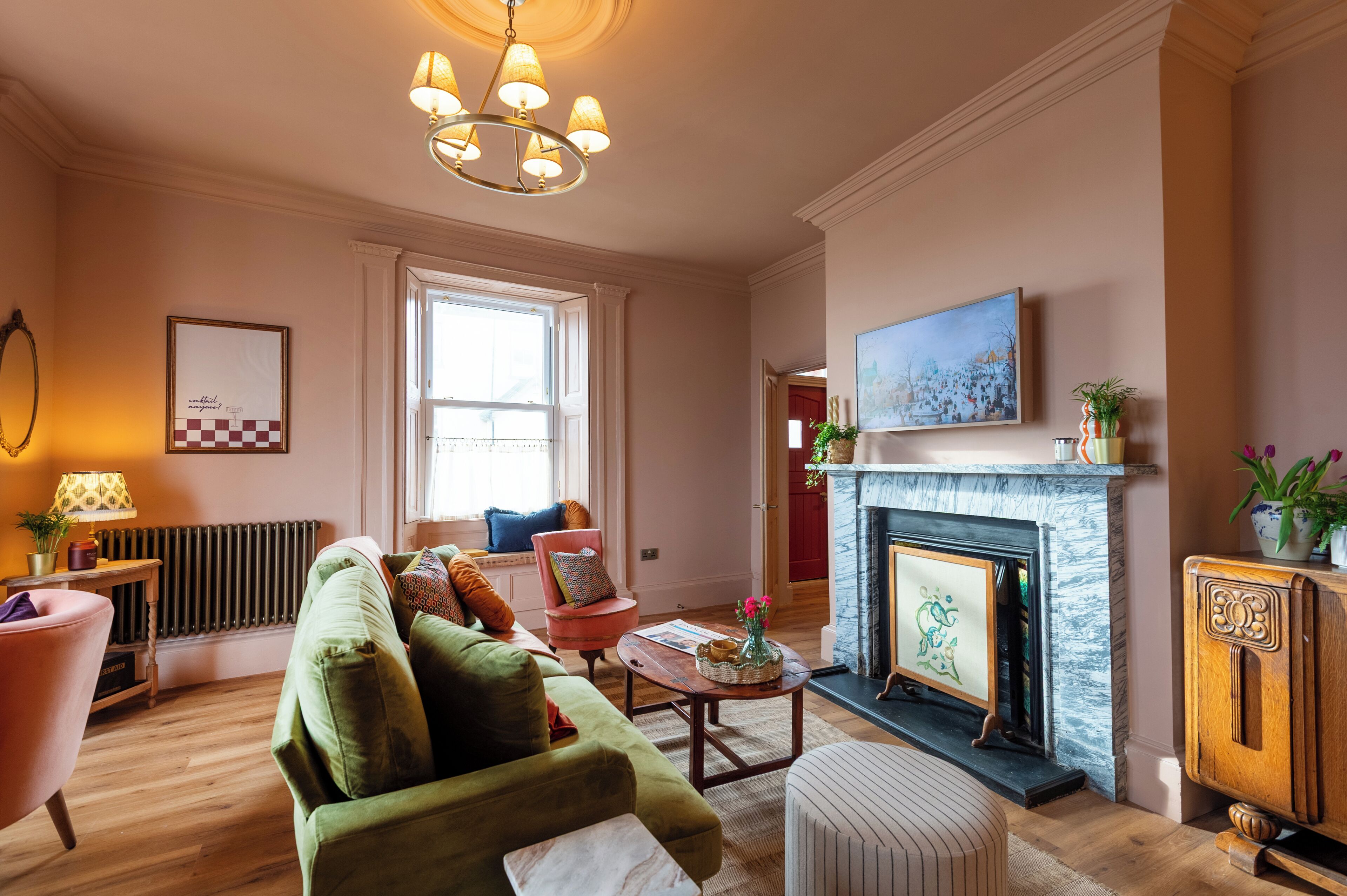 مركز أعمال داخل الغرفة