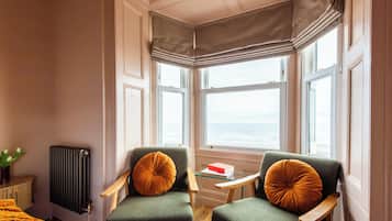 1 bedroom, Egyptian cotton sheets, premium bedding, Select Comfort beds