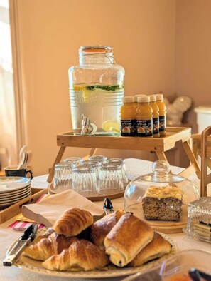 Free daily continental breakfast 