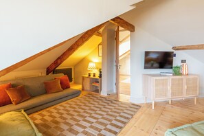 Egyptian cotton sheets, premium bedding, pillow-top beds - The Beach House Boutique Hotel (Sunderland)