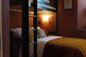 Basic Double Room | Egyptian cotton sheets, premium bedding, pillowtop beds - The Beach House Boutique Hotel (Sunderland)