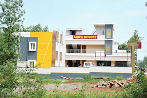 Front of property - ARUVI RESORT (Kolli Hills)