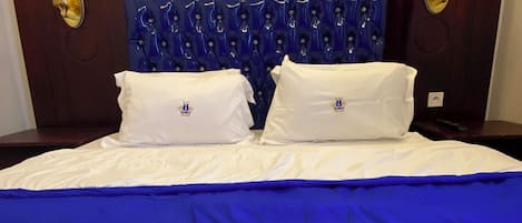 Junior-sviitti, parveke, kaupunkinäköala | 1 makuuhuone, äänieristys, ilmainen Wi-Fi