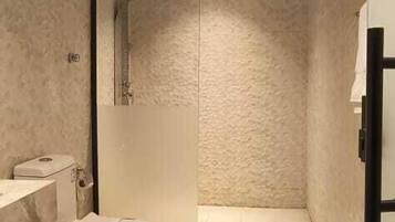 Douche, savon, shampoing, papier toilette