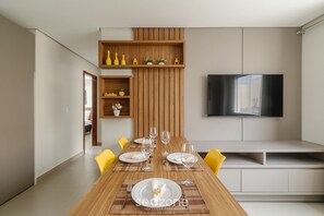 Basic Apartment | Dining