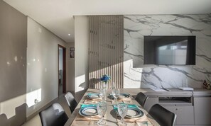 Basic Apartment | Dining