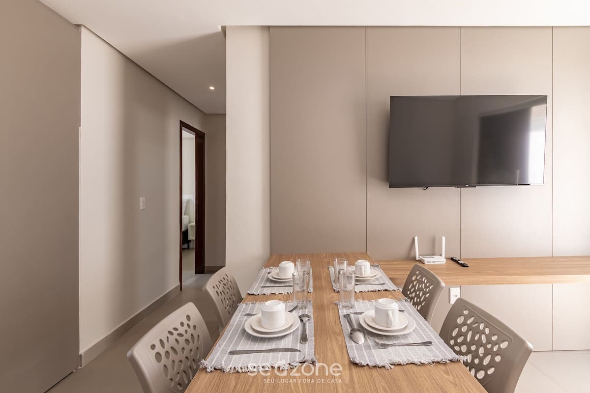 Basic Apartment | Dining
