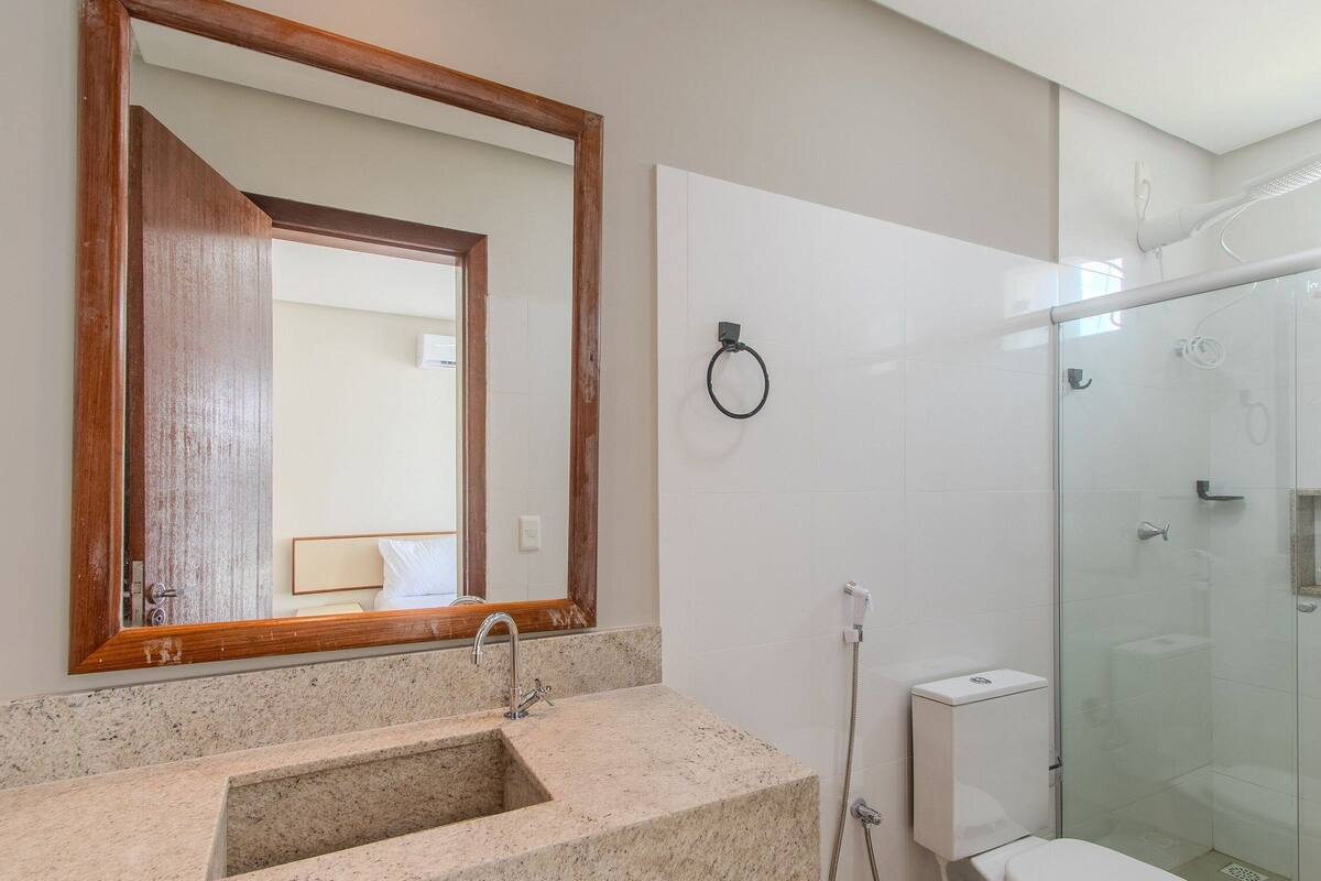 Basic Apartment | Bathroom