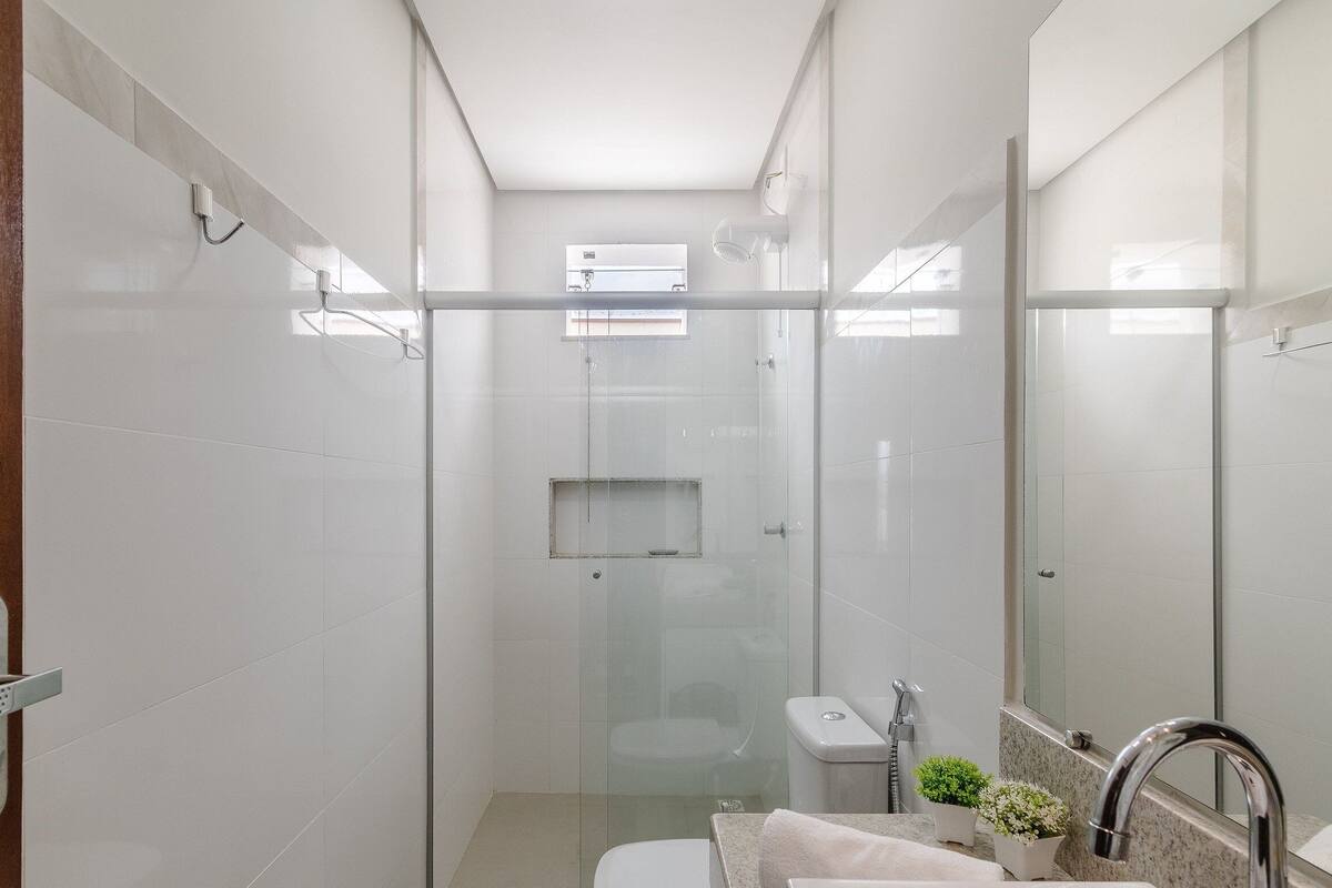 Basic Apartment | Bathroom