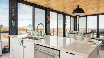 Réfrigérateur, surface de cuisson, lave-vaisselle, grille-pain