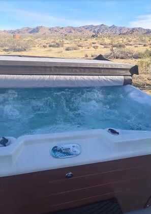 Outdoor spa tub - Late for the Sky By The Cohost Company (Joshua Tree)