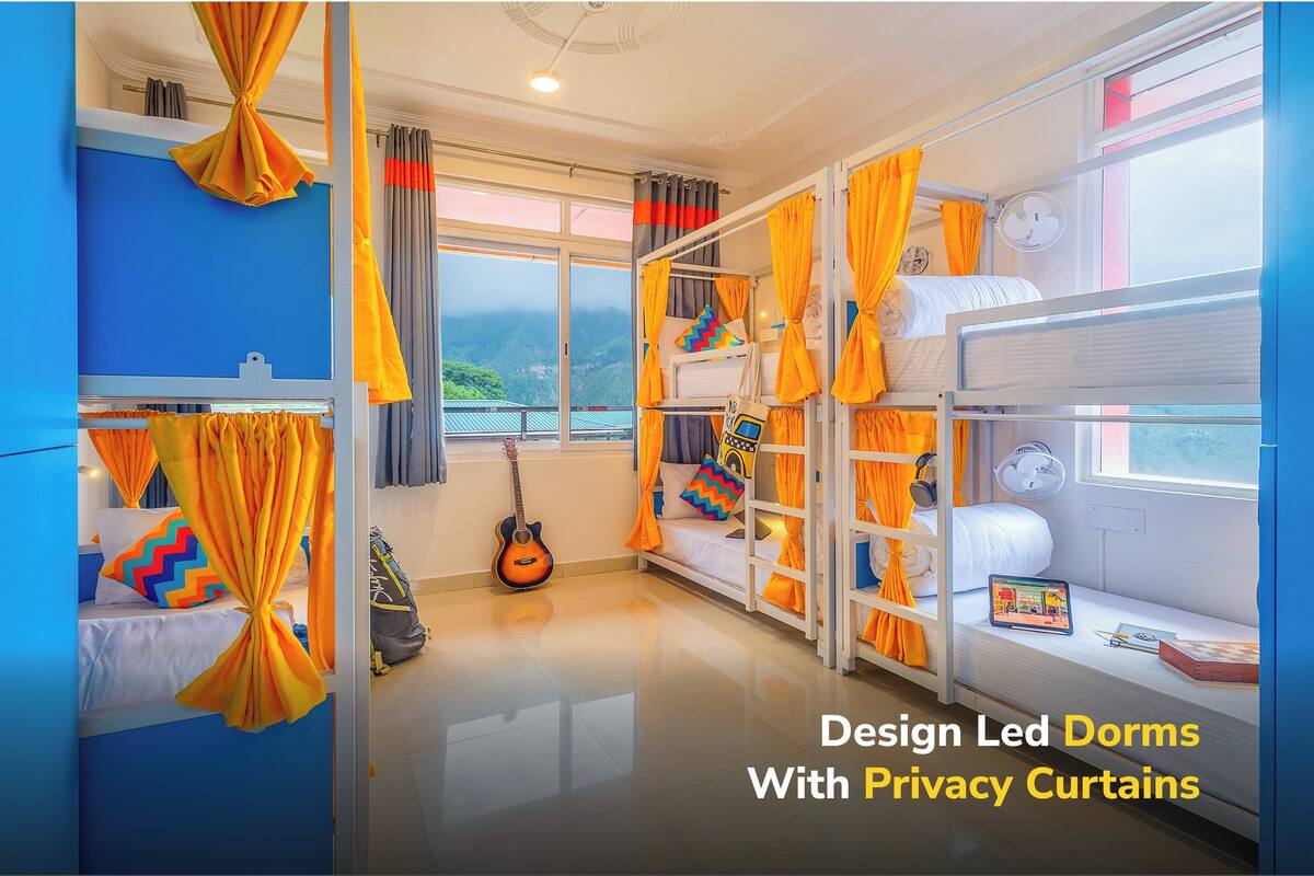 Bed in 6 Bed Mixed Dormitory Room with Balcony and Ensuite Bathroom