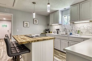 Fridge, microwave, dishwasher, coffee/tea maker