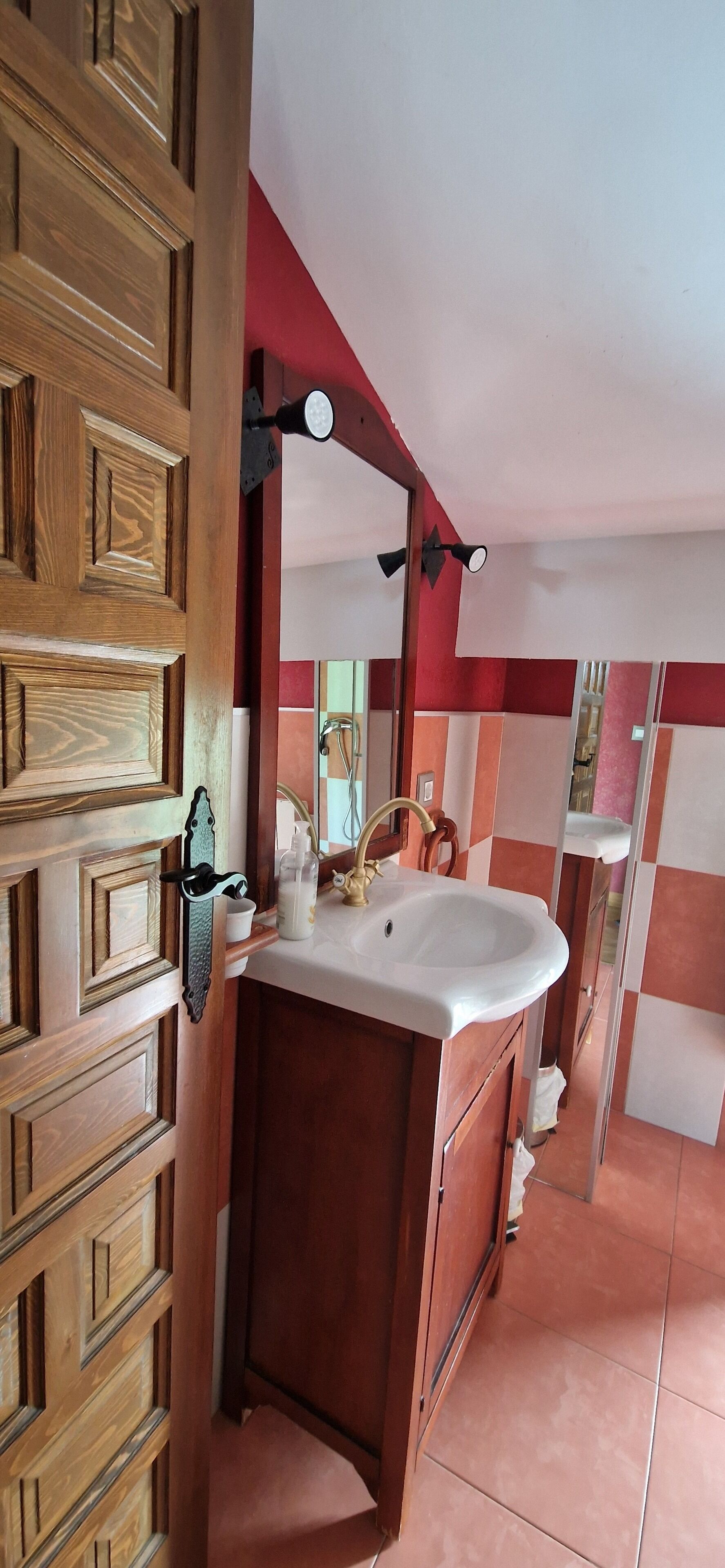 Casa Rural El Pastor | Baño | Ducha, toallas y jabón