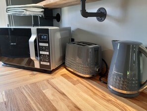 Microwave - Juniper Pod Self-Catering glamping in Suffolk (Henley)