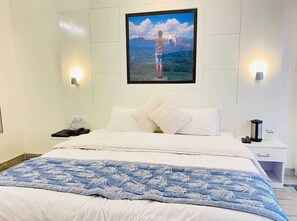 Classic Room | Desk, laptop workspace, free WiFi