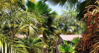 2-bedroom family cottage with terrace and kitchen (sleeps 5)