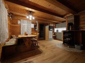 Dining - Polhek - a charming countryside cottage (Ljubljana)