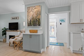 Interior - Charming 2BR Sea Glee Cottage in Oak Island, perfect for families and pets! (Oak Island)