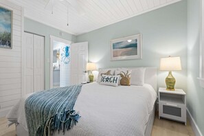 3 bedrooms, iron/ironing board, free WiFi, bed sheets - Charming 2BR Sea Glee Cottage in Oak Island, perfect for families and pets! (Oak Island)